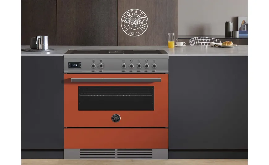 Bertazzoni Печка с индукционни котлони и аспиратор